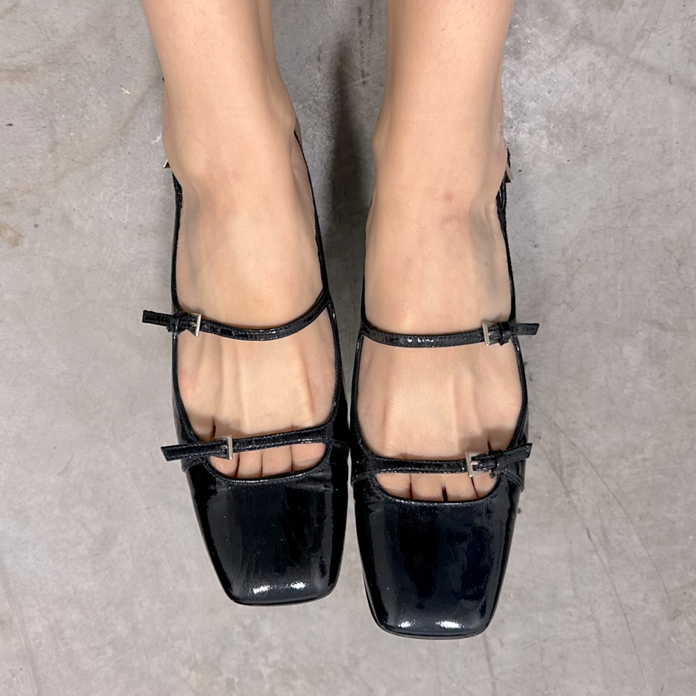 STUART WEITZMAN navy patent flat with buckles 38 7.5